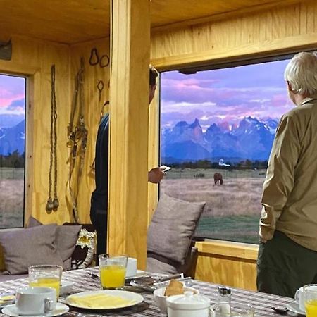 Vista Al Paine - Refugio De Aventura Bed & Breakfast Torres del Paine National Park Exterior photo