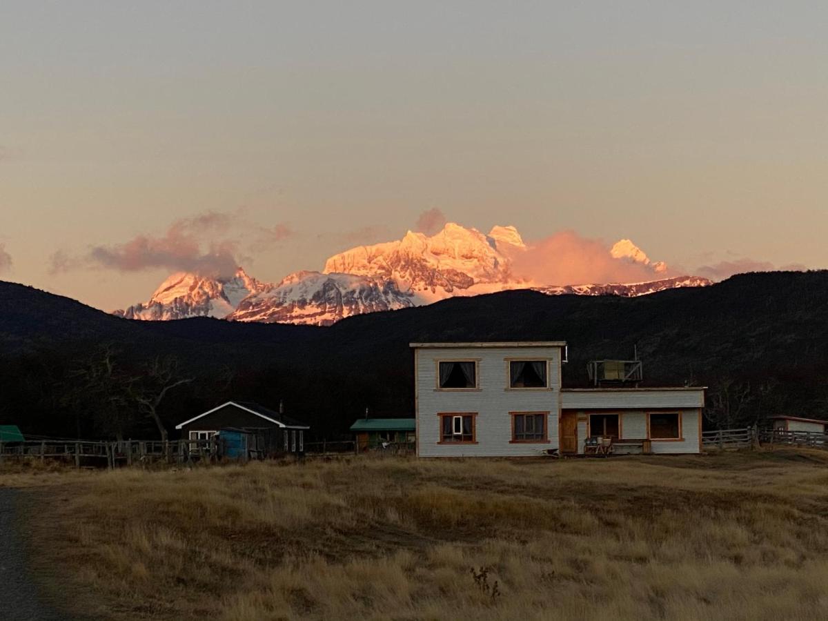 Vista Al Paine - Refugio De Aventura Bed & Breakfast Torres del Paine National Park Exterior photo