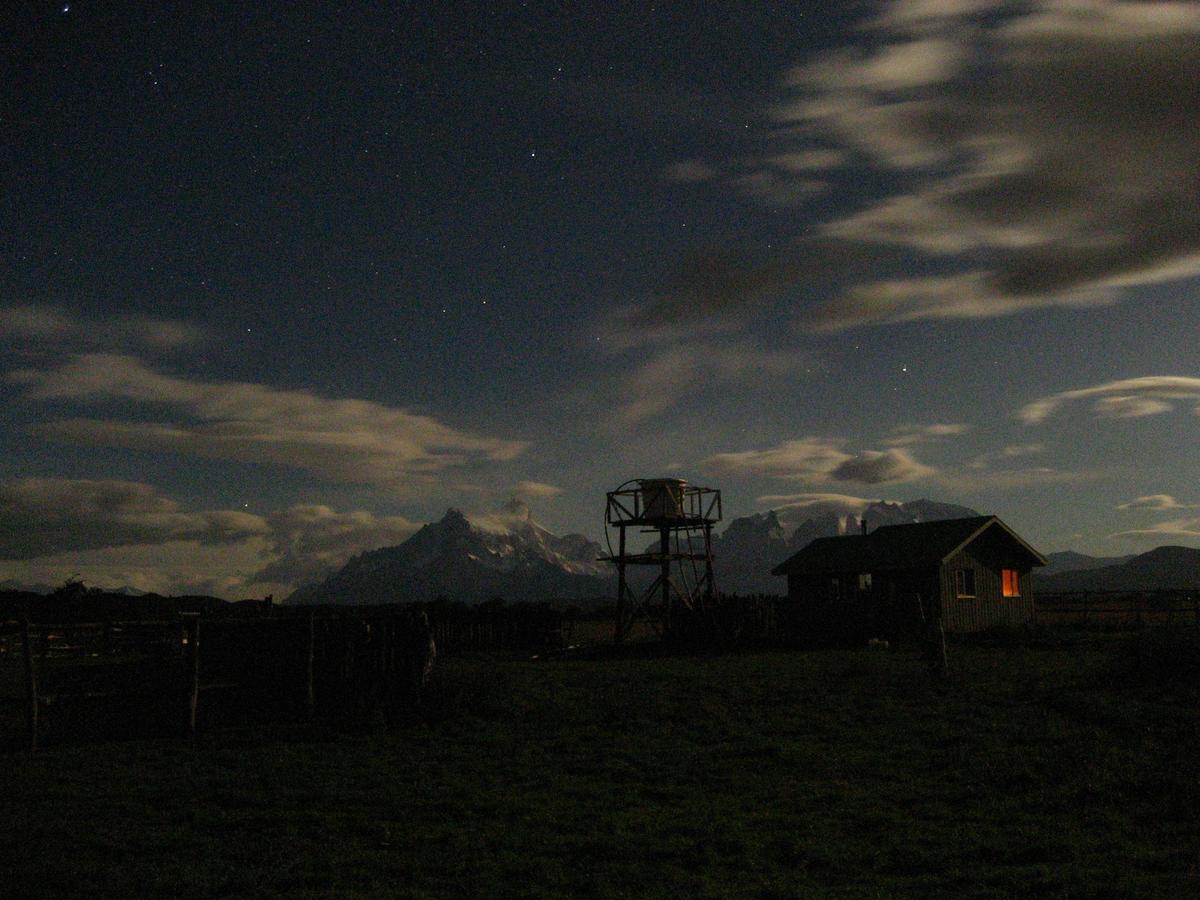 Vista Al Paine - Refugio De Aventura Bed & Breakfast Torres del Paine National Park Exterior photo