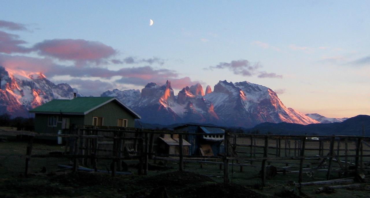Vista Al Paine - Refugio De Aventura Bed & Breakfast Torres del Paine National Park Exterior photo