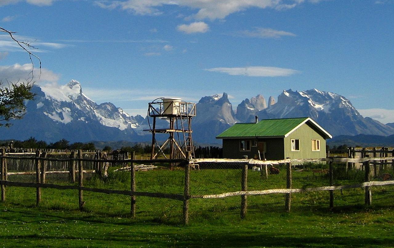 Vista Al Paine - Refugio De Aventura Bed & Breakfast Torres del Paine National Park Exterior photo